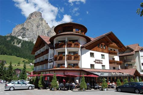 hotel table corvara